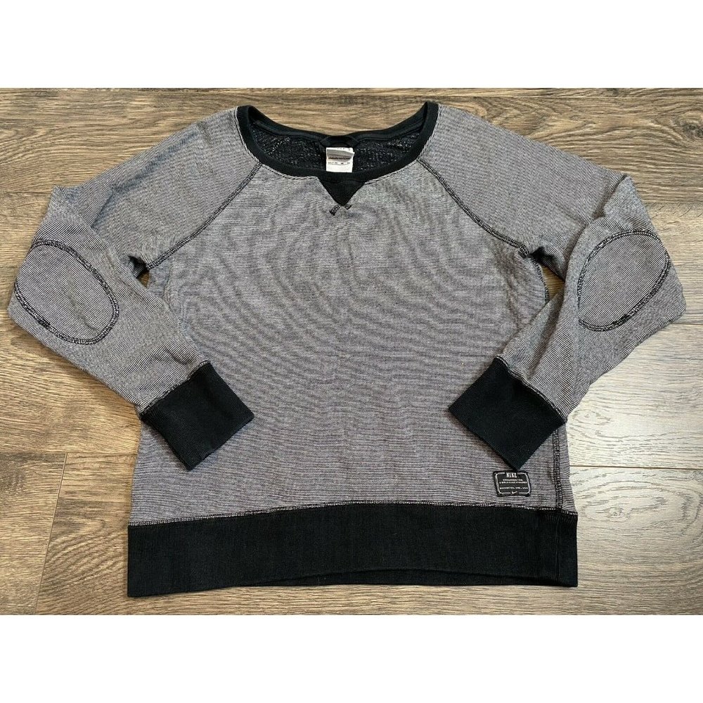 EUC Womens Nike vintage crewneck long sleeve pullover size medium